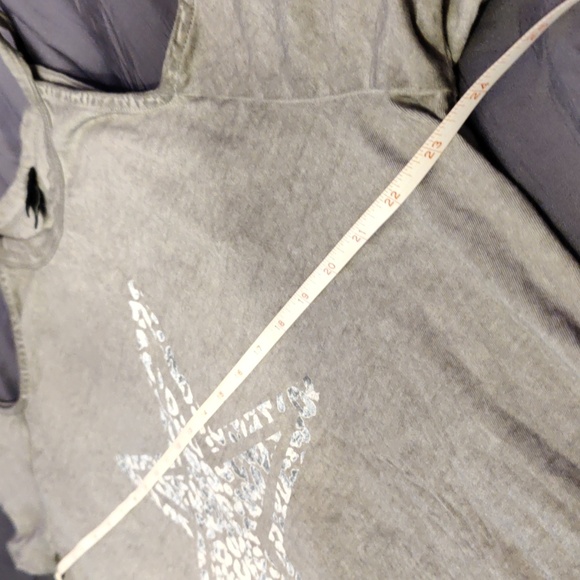 Torrid cold should Tshirt. Size 1 - Picture 5 of 6